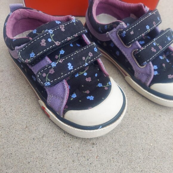 See Kai Run Robyn Black Floral - Picture 4 of 8